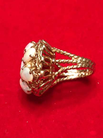 14K YELLOW GOLD LADIES OPAL RING