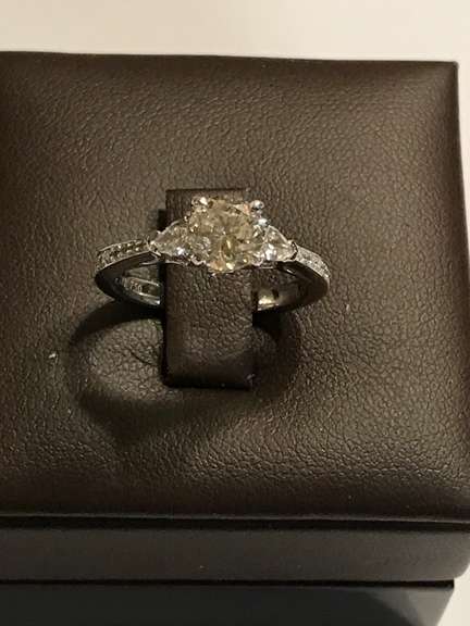 Ladies 18k white gold and diamond engagement ring. 1.55 carat in total weight