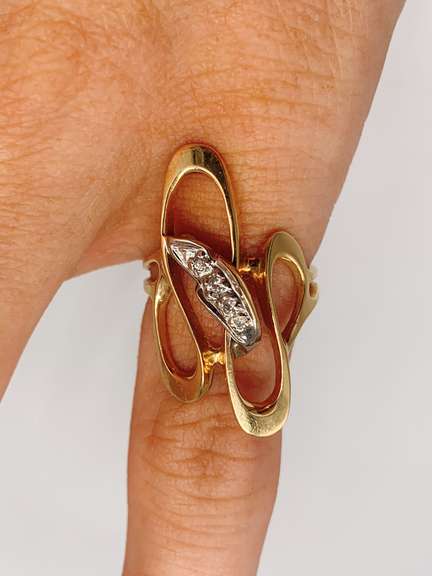14kt Yellow Gold Diamond Ring