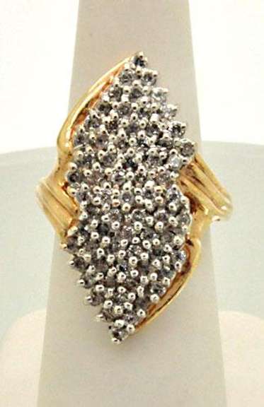 LADIES DIAMOND LARGE CLUSTER/COCKTAIL RING.
