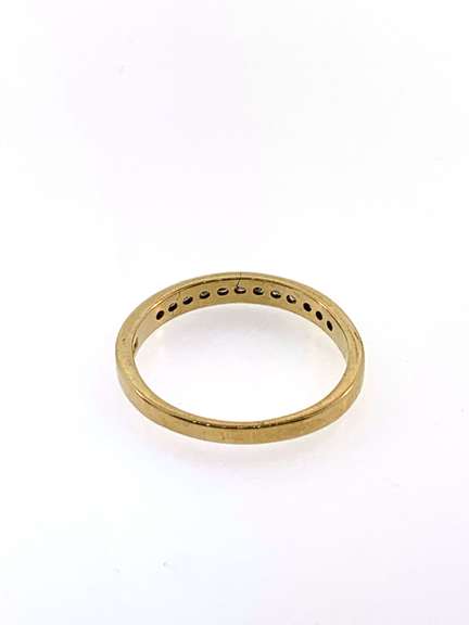 Nice 10kt Yellow Gold Diamond Band