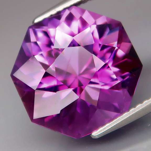 Simply stunning 8.98ct premium cut color shift Amethyst