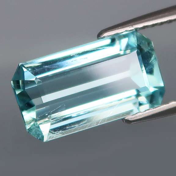 Striking 2.71ct untreated VS 2.07ct Aquamarine