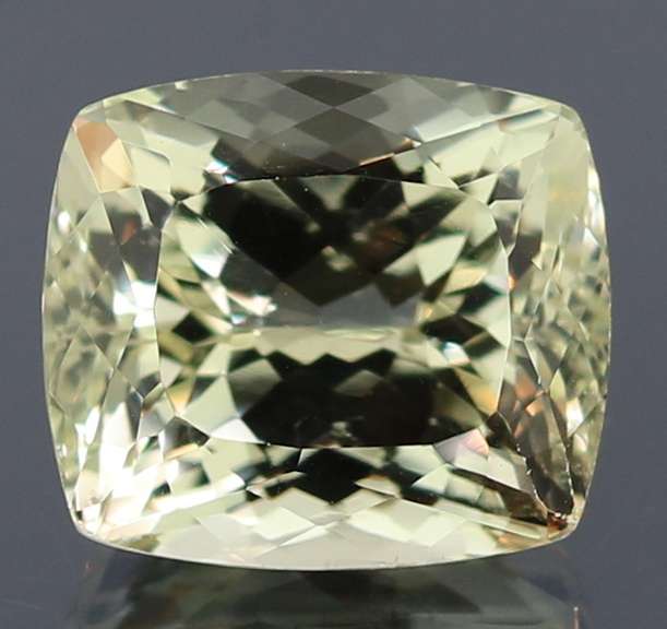 Remarkable 18.70ct high fire platinum blonde Kunzite