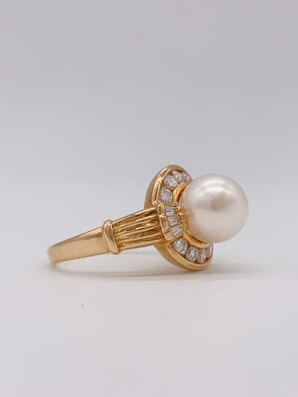 18kt Yellow Gold Pearl & Diamond Ring