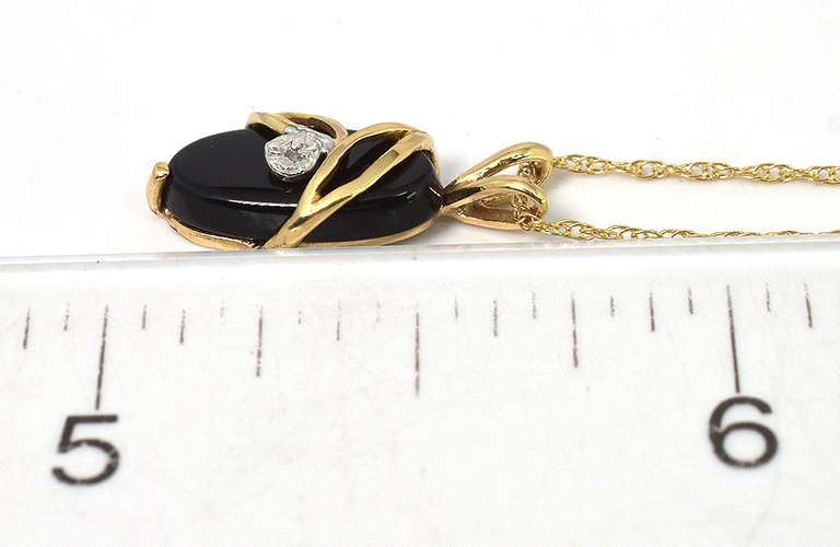 Vintage Pendant & Chain in Gold