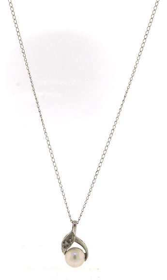 Exciting Pearl and Diamond Pendant on Chain