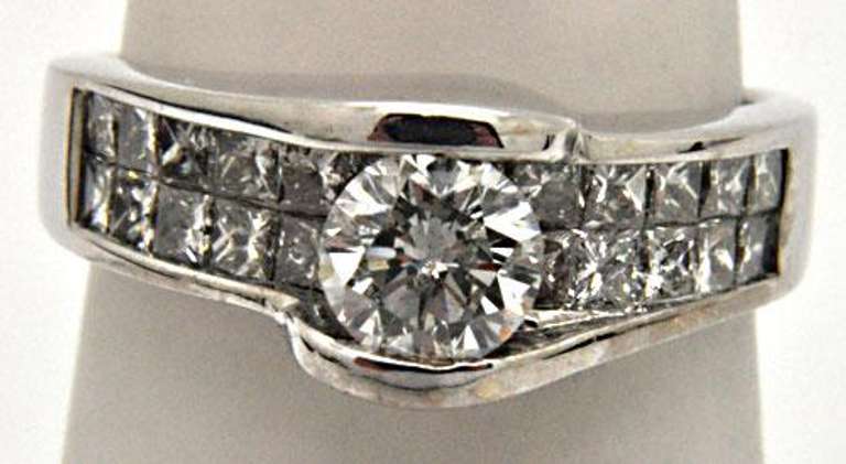 LADIES 14 KT WHITE GOLD DIAMOND ENGAGEMENT RING.