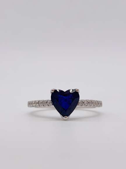 Gorgeous 14kt Gold Heart Shaped Blue Sapphire & Diamond Ring