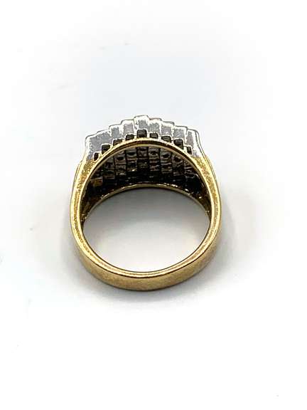 Great 10kt Yellow Gold Diamond Ring