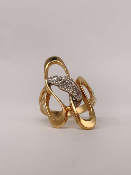 14kt Yellow Gold Diamond Ring