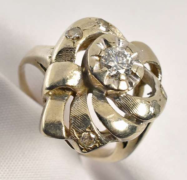 Cute White Gold Diamond Ring