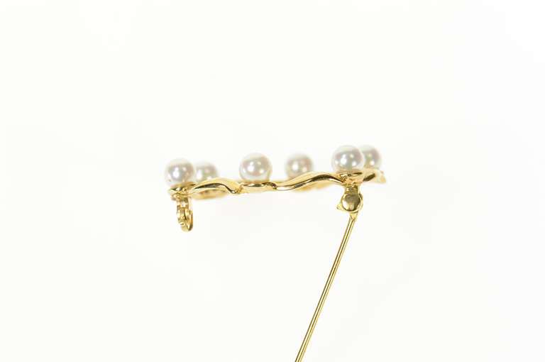 14K Yellow Gold Pearl Scalloped Round Statement Pendant