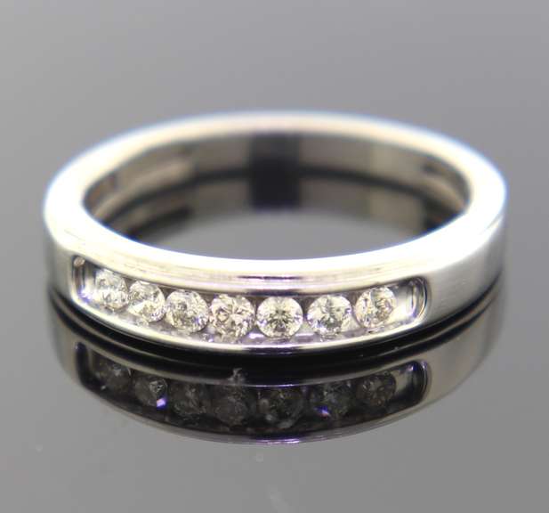 Elegant White Gold Channel Set Diamond Gen's Ring