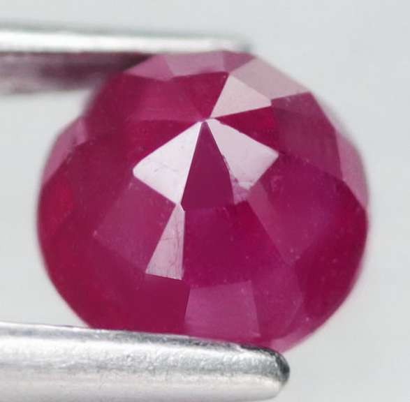 Beautiful deep red 1.55ct Ruby solitaire