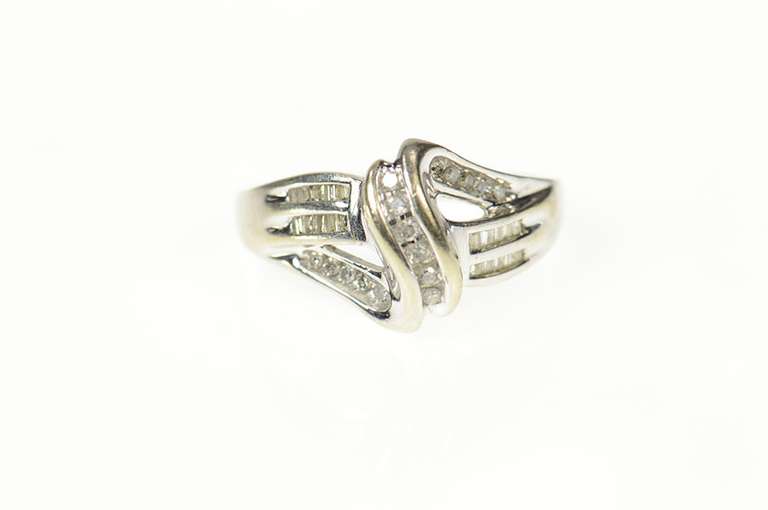 10K White Gold 0.25 Ctw Diamond Classic Wavy Statement Ring