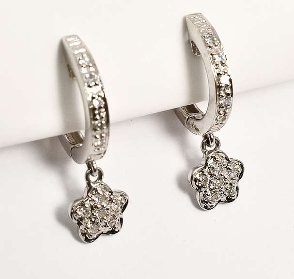 Tasteful Diamond Earrings in 14K WG