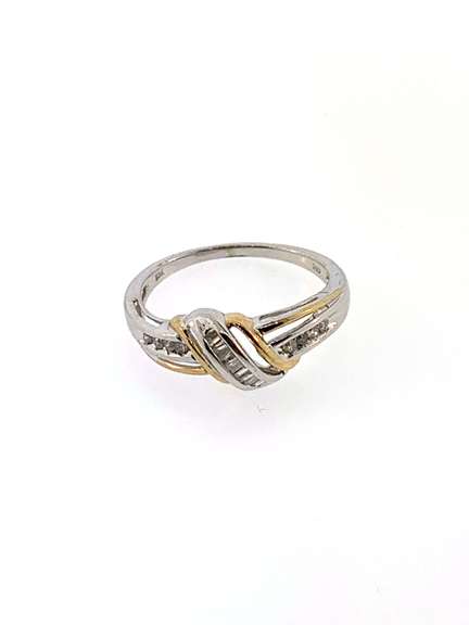 Fashionable 10kt Diamond Crossover Band Ring
