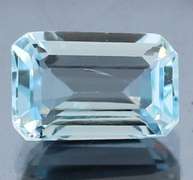 Very clean 8x12mm 5.64ct emerald cut Topaz