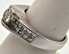 LADIES 14 KT WHITE GOLD DIAMOND ENGAGEMENT RING.