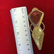 21kt Ladies Brooch with Gemstone