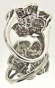 LADIES 14 KT WHITE GOLD FLOWER DIAMOND RING.