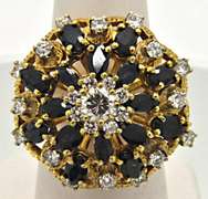 LADIES 18 KT DIAMOND AND SAPPHIRES PYRAMIDE RING.