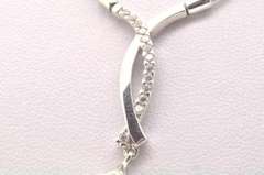 18 KT WHITE GOLD DIAMOND AND PEARL NECKLACE.