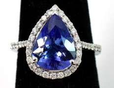 Lovely Tanzanite & Diamond Ring