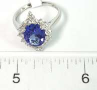 Stunning Tanzanite & Diamond Ring in 18KT