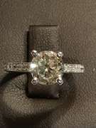 18k white gold engagement ring with 1.52 carat diamonds