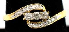 Sparkling Diamond Ring in Yellow Gold