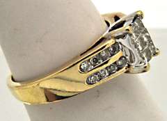 10K YELLOW GOLD LADIES DIAMOND RING.