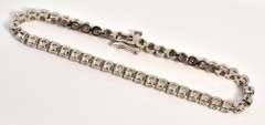 Flashy White Gold Diamond Tennis Bracelet