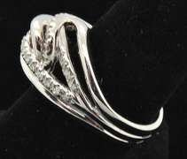 Elegant Ladies 14kt Gold Diamond Ring
