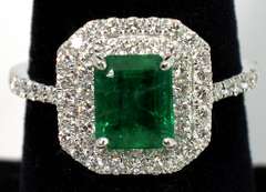 Amazing Emerald & Diamond Ring in 18KT