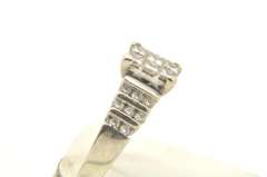 LADIES 14 KT WHITE GOLD DIAMOND RING