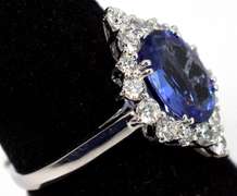 Stunning Tanzanite & Diamond Ring in 18KT