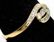 Sparkling Diamond Ring in Yellow Gold