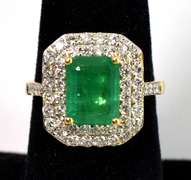 Charming Emerald & Diamond Ring in 18KT Yellow Gold