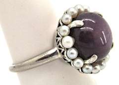 LADIES 14K WHITE GOLD RED STAR RUBY AND PEARL RING.