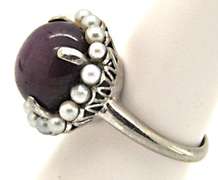 LADIES 14K WHITE GOLD RED STAR RUBY AND PEARL RING.