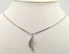 14kt Gold Feather Design Diamond Necklace