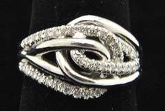 Elegant Ladies 14kt Gold Diamond Ring