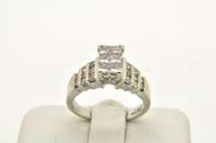 LADIES 14 KT WHITE GOLD DIAMOND RING