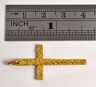 Tastefu; 18k yellow Gold Cross Pendant
