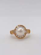 18kt Yellow Gold Pearl & Diamond Ring