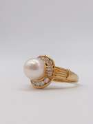 18kt Yellow Gold Pearl & Diamond Ring