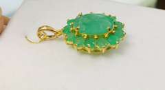 Beautiful 8.0 Carat Emerald Pendant in 14kt Yellow Gold