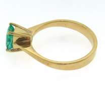 Graceful 18kt Emerald Cut Emerald Ring